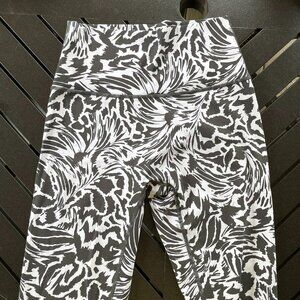 AERIE - Offline Goals - 7/8 Leggings High Rise - Size Medium / M - Black White